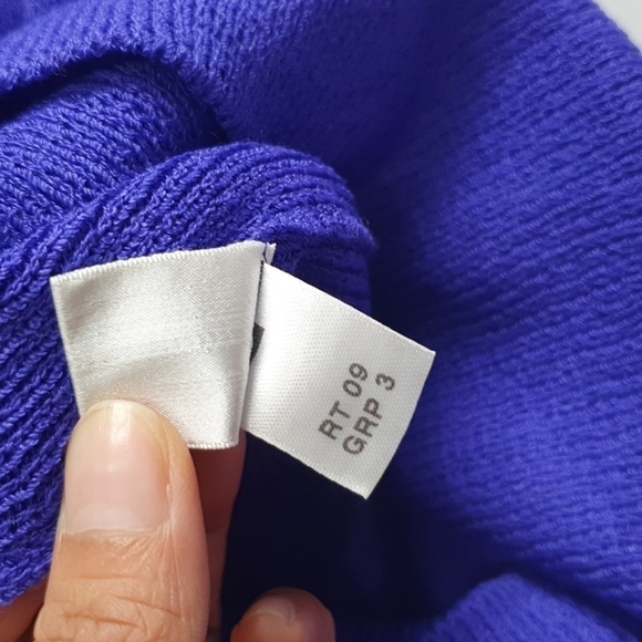 St. John Evening Dollan SleevesTop - Picture 7 of 9